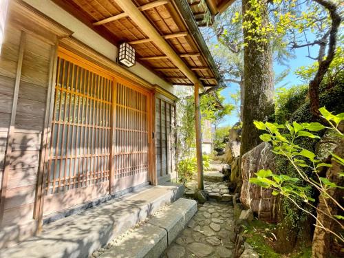 Atami House | Atami Roji Kaede -熱海 路地楓- 温泉付 ペット可