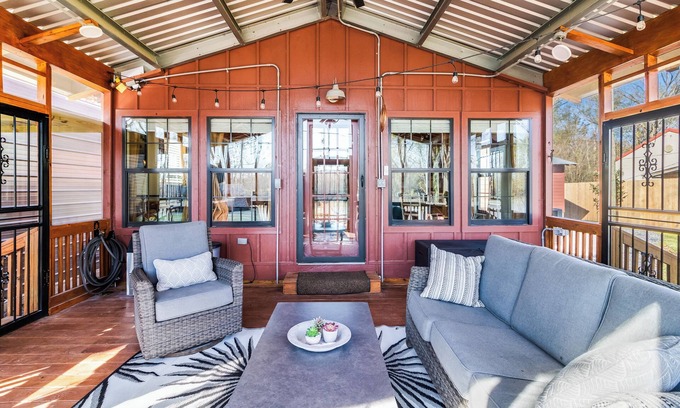 Atchafalaya Cottage | Atchafalaya River Cabin Sleeps 7
