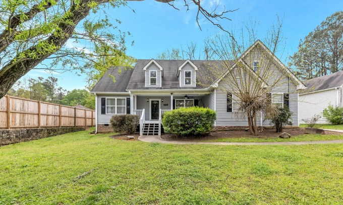 Acworth House | ATH - Sleeps 6 - 3 Beds - Fenced/Pet friendly - Emeral