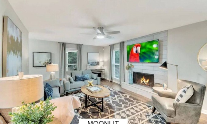 Acworth House | ATH - Sleeps 8 - 4 Beds - Pet Friendly - Moonlit