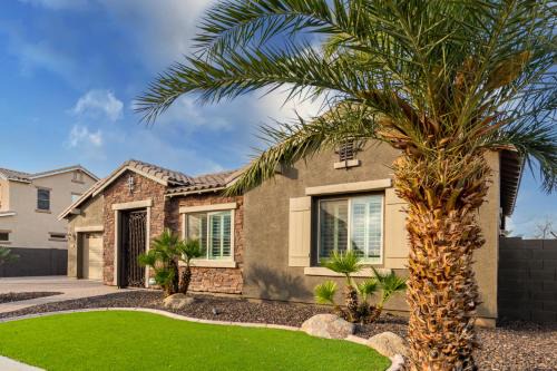 Stratland Shadows House | Athena Gilbert