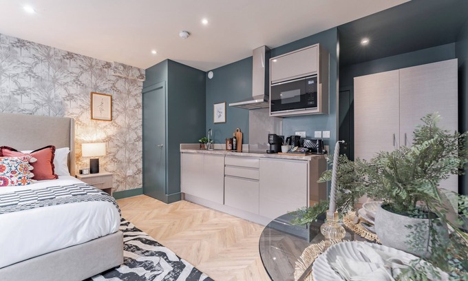 Leeds City Center Apartment | Athenaeum House