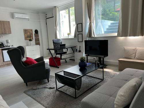 New Kypseli Apartment | Athens Easy