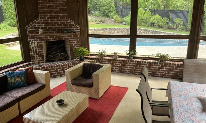 Athens House | Athens Ga Gameday and Graduation Retreat - Close to Everything!