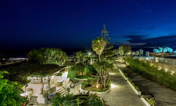 Plaka House | Athina Studios & Suites