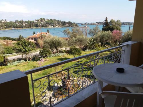 Limni Apartment | Athineos Apartments