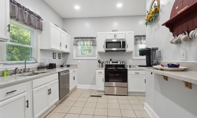 Jefferson Park House | ATL Home Close to Airport, Tyler Perry, Betline by RedAwning