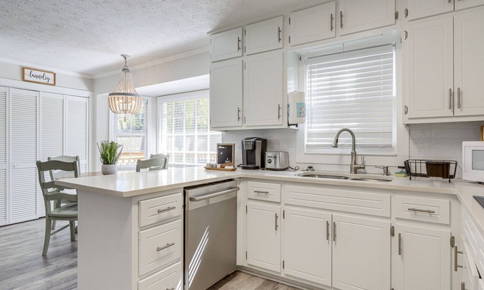 Jonesboro House | Atlanta Area Home w/Office, Near Golfing & Hiking