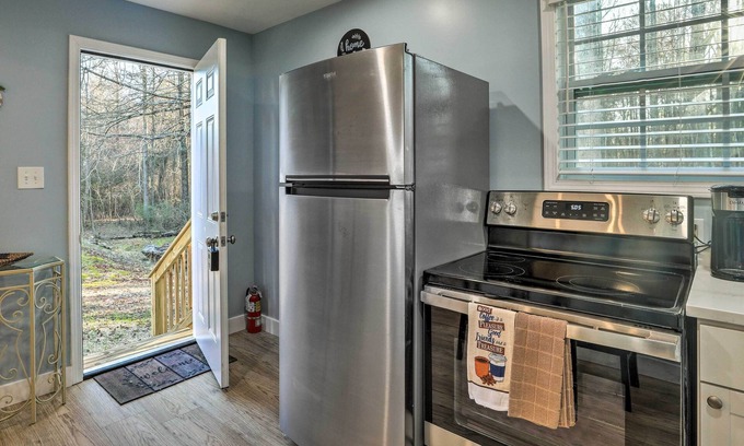 Lawrenceville Apartment | Atlanta Area Studio ~ 3 Mi to Gas South Arena!