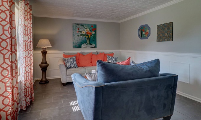Riverdale House | Atlanta Beautiful 4 Bedroom Home/Pool/Game Room/Sleep 13
