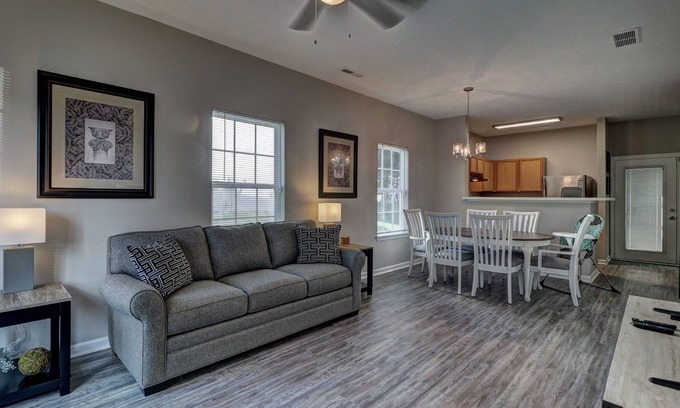 Riverdale House | Atlanta, Near Airport. Long Stays ok and Pets friendly. Sleeps 6