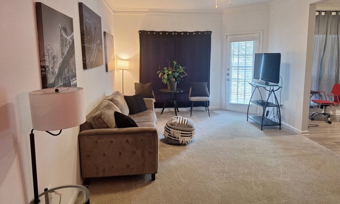 Briarcliff Heights Apartment | Atlanta Oasis