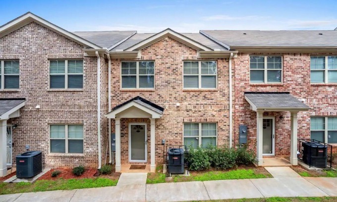 Stockbridge House | Atlanta Suburban Retreat Townhouse