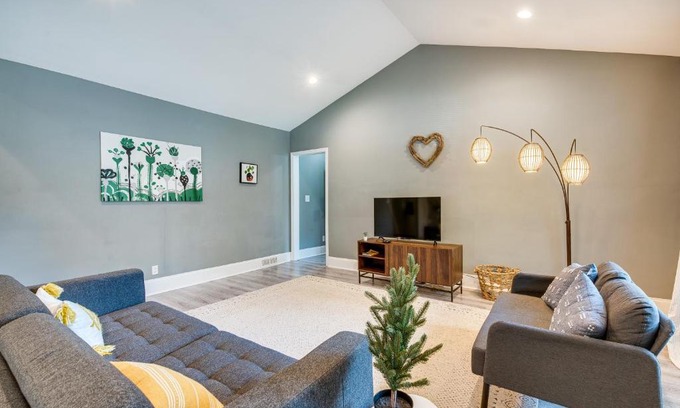 Atlanta House | Atlanta Vacation Rental with Deck 4 Mi to Downtown!