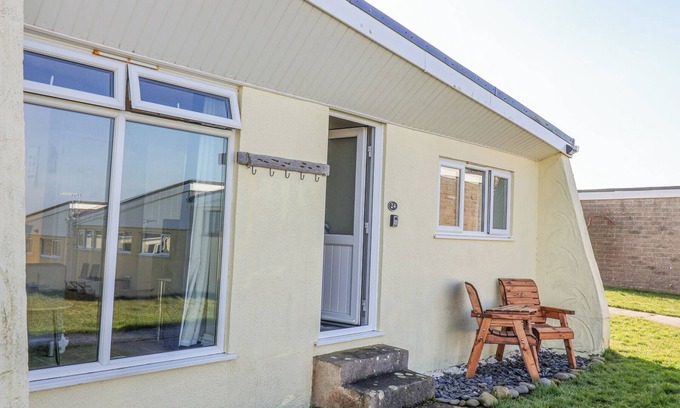 Widemouth Bay Cottage | ATLANTIC ESCAPE, pet friendly, with pool in Widemouth Bay