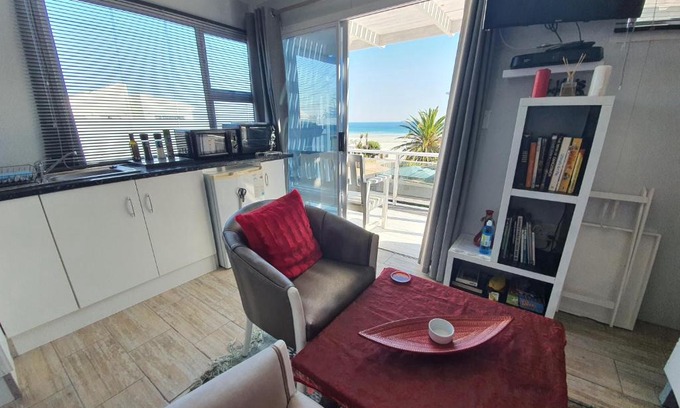 Melkbosstrand Apartment | Atlantic Studio - Compact unit with Sea Views