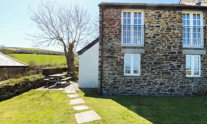 Tintagel Cottage | ATLANTIC VIEW, family friendly, character holiday cottage in Tintagel