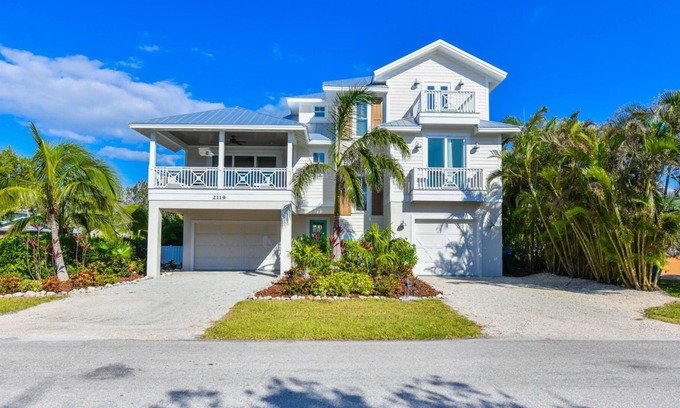 Bradenton Beach House | Atlantis Beach House by AMI Locals
