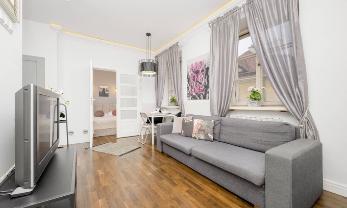 Old Town Apartment | Atmospheric Mariensztat by Renters