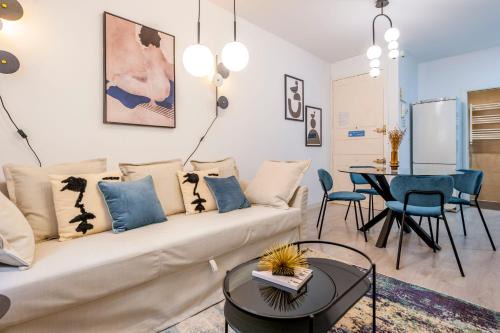 Palos de la Frontera Apartment | Atocha VI - Elegancia Urbana en una Ubicación Privilegiada