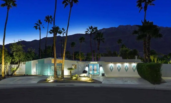 Vista Norte House | Atomic Flair & Mid Century Modern Charm