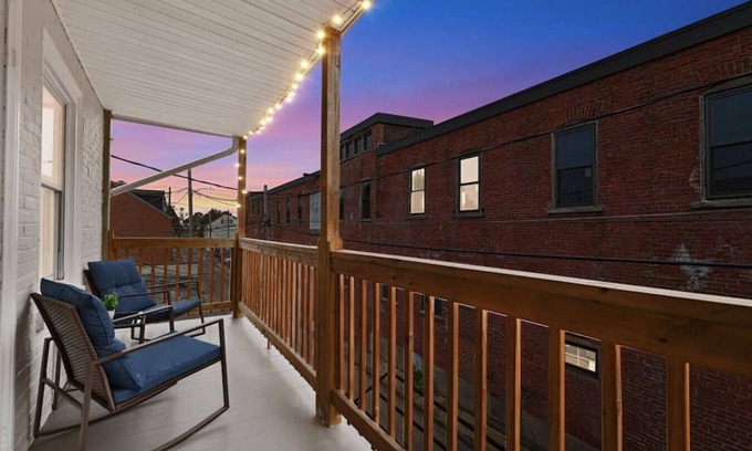Allentown Apartment | Atown Hidden Gem - Balcony