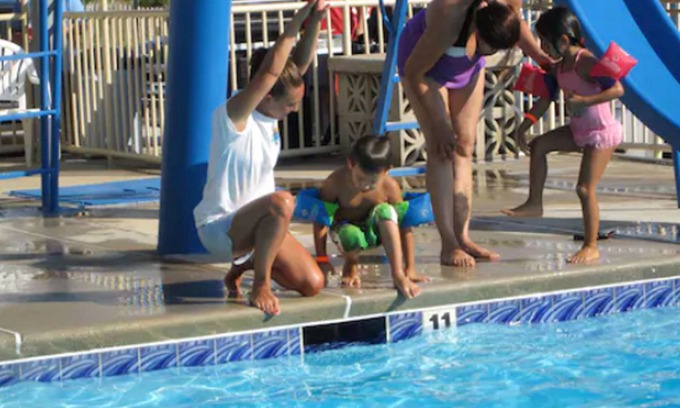 Wildwood Crest Hotel | Attache Motel