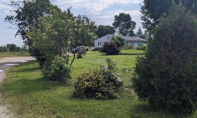 Ragueneau House | Attached Bungalow on large estate close to Baie-Comeau