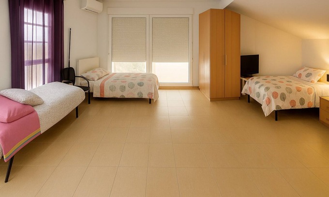 Rosas Ski Chalet | Attic room Private bathroom Jacuzzi