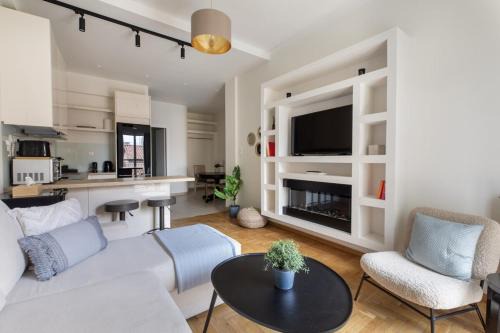 Mousio Apartment | Attica - Captivating 2-Bedroom Apt in Athens