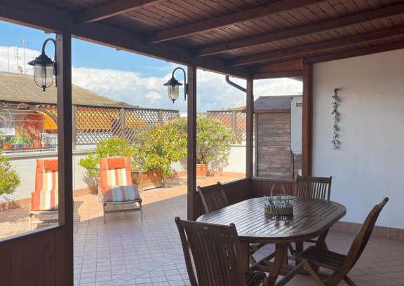 Quartiere XXXIII Lido di Ostia Ponente Apartment | Attico con terrazza in Via dei Traghetti