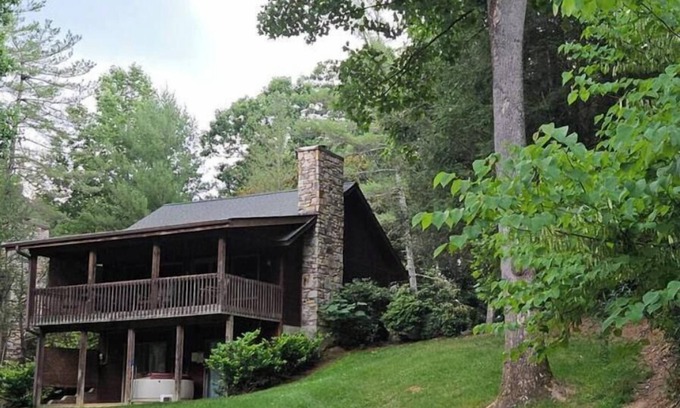 Skyland Cabin | Attractive 2 bedroom cabin w/hot tub