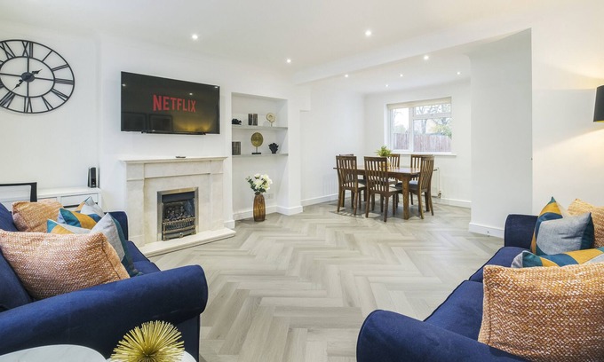 West Thurrock House | Attractive and Spacious 3 Bedroom House in Grays, Lakeside.