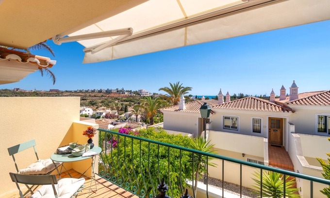 Ferragudo House | Attractive apartment near the beach and town centre, AC, fibre optic internet