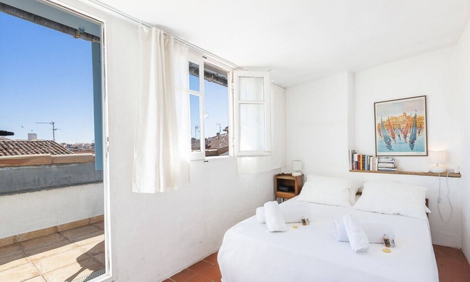 Antibes Old Town Apartment | Atypical duplex in rue Fourmillière