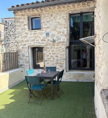 Salles-sous-Bois House | Atypical house with terrace