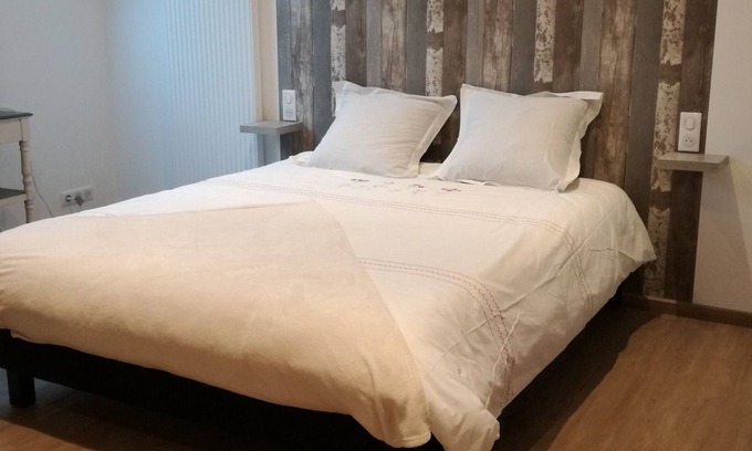 Couffy House | Atypical Jams 2 Bed and Breakfast shared bathroom