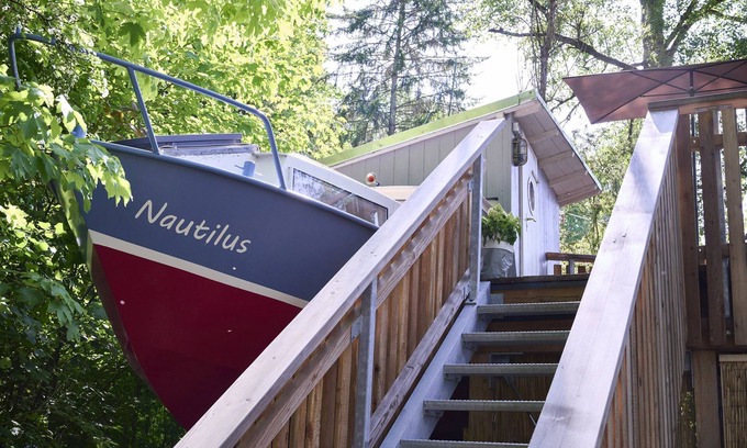 Bad Rodach Apartment | Außergewöhnliches Baumschiff mit Terrasse am Waldrand