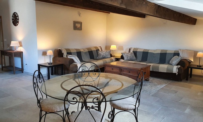 Magalas Apartment | 'Au Coeur des Vignes' - private apartment & garden