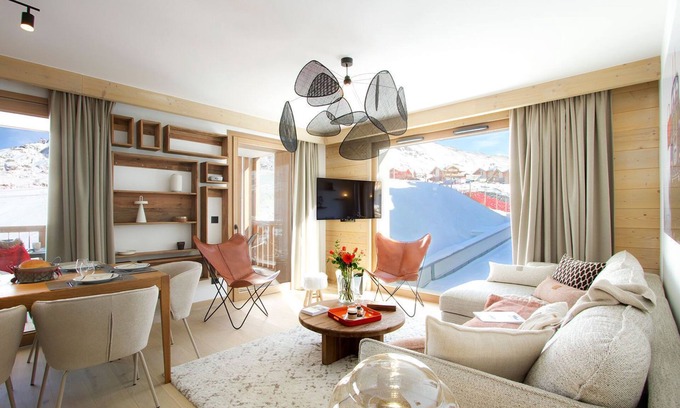 Bergers Condo | Au pied des pistes ! Vue imprenable + piscine