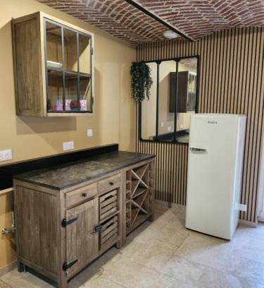 Gosnay Apartment | AU TEMPS JADIS - Gîte Atypique dans une ancienne Etable Cour privée