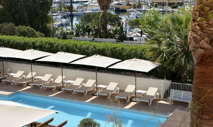 Le Lavandou Hotel | Auberge de la Calanque
