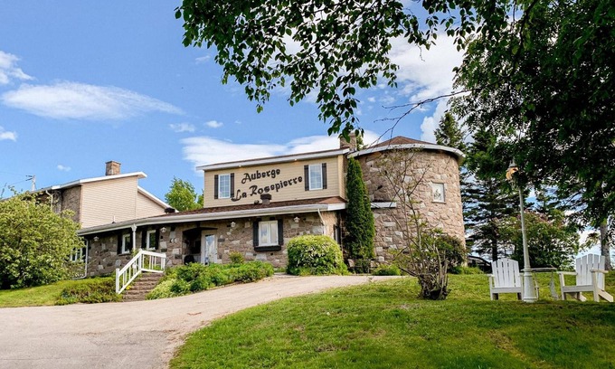 Grandes-Bergeronnes Bed & Breakfast | Auberge La Rosepierre