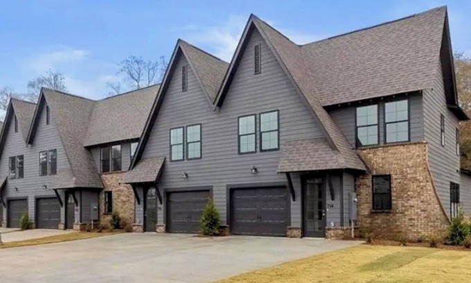 Auburn - Opelika House | Aubie’s Favorite Place near Campus and Tiger Town with 2 King & 2 Queen beds