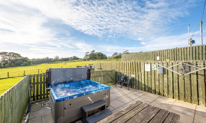 Castle Douglas Cottage | Auchenlarie Courtyard No 1 - a cottage that sleeps 5 guests in 3 bedrooms