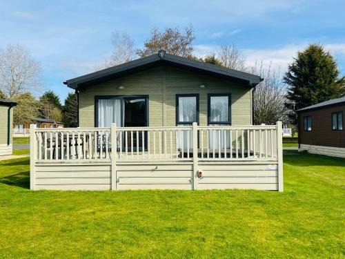 Allerthorpe House | Audley Lodge with Hot Tub