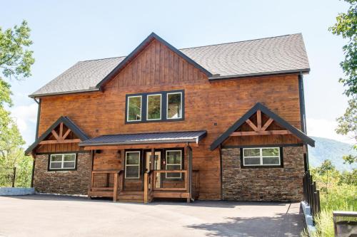 Wears Valley House | Augys View- Mountain Views-large parking-Large Cabin
