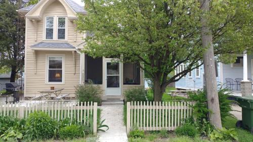 Put-in-Bay House | Aunt Jane's Guest House
