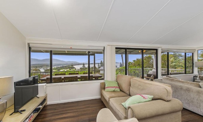 Crescent Head House | Aurelia, 14 Stewart Street