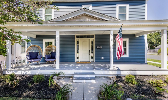 Cambridge House | Aurora Blue - A Stylish Experience n